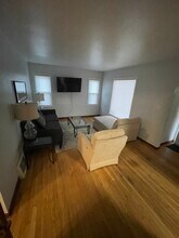 1135 Lois ave in Brookfield, WI - Foto de edificio - Building Photo