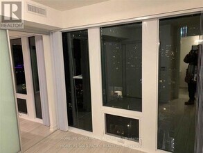 60 Shuter St in Toronto, ON - Building Photo - Building Photo