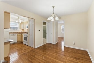 1201 Normandy Ct in Flemington, NJ - Foto de edificio - Building Photo