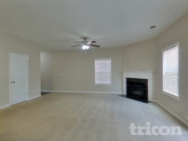 3913 Lake Manor Way in Atlanta, GA - Building Photo - Building Photo