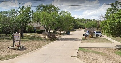1304 Sheffield Rd in Ozona, TX - Building Photo - Building Photo