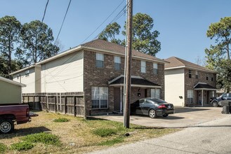 723 N 9th St in Nederland, TX - Building Photo - Building Photo