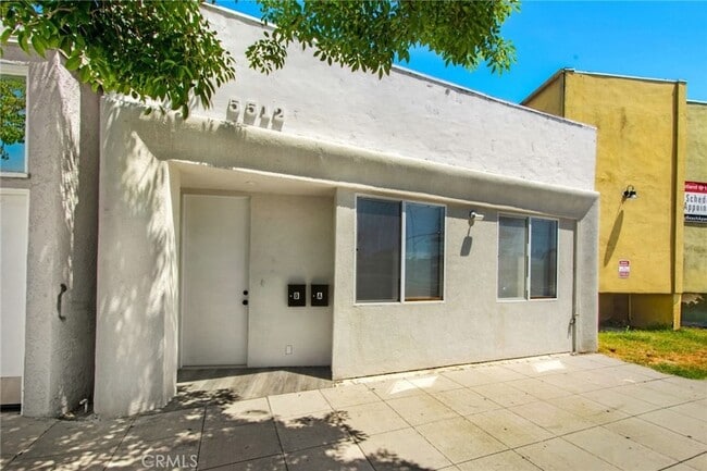 property at 5512 Long Beach Blvd