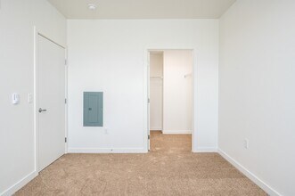 One Twenty Up in Vancouver, WA - Building Photo - Building Photo