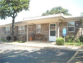 213 N Val Verde in Keene, TX - Building Photo - Building Photo