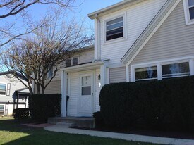 1208 Inverrary Ln in Deerfield, IL - Building Photo