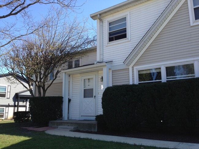 property at 1208 Inverrary Ln