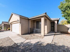 5770 W Golden Ln in Glendale, AZ - Building Photo - Building Photo