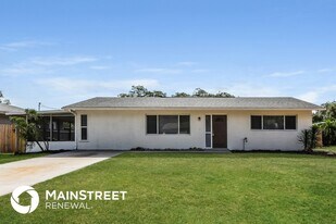 376 Yeager St in Port Charlotte, FL - Building Photo