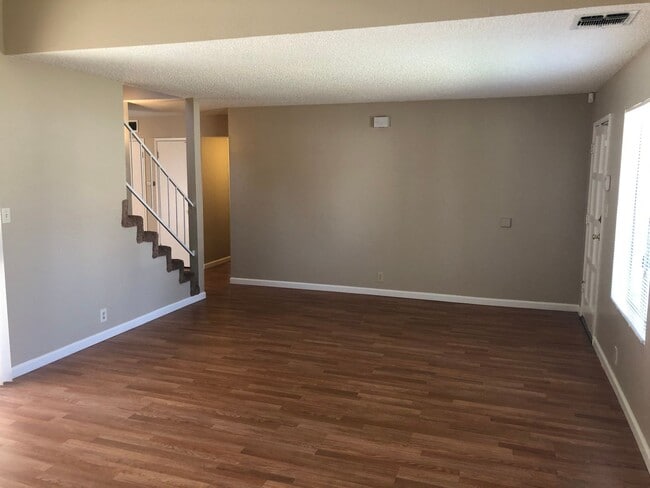 2624 Loch Ness Ct in Bakersfield, CA - Building Photo - Building Photo