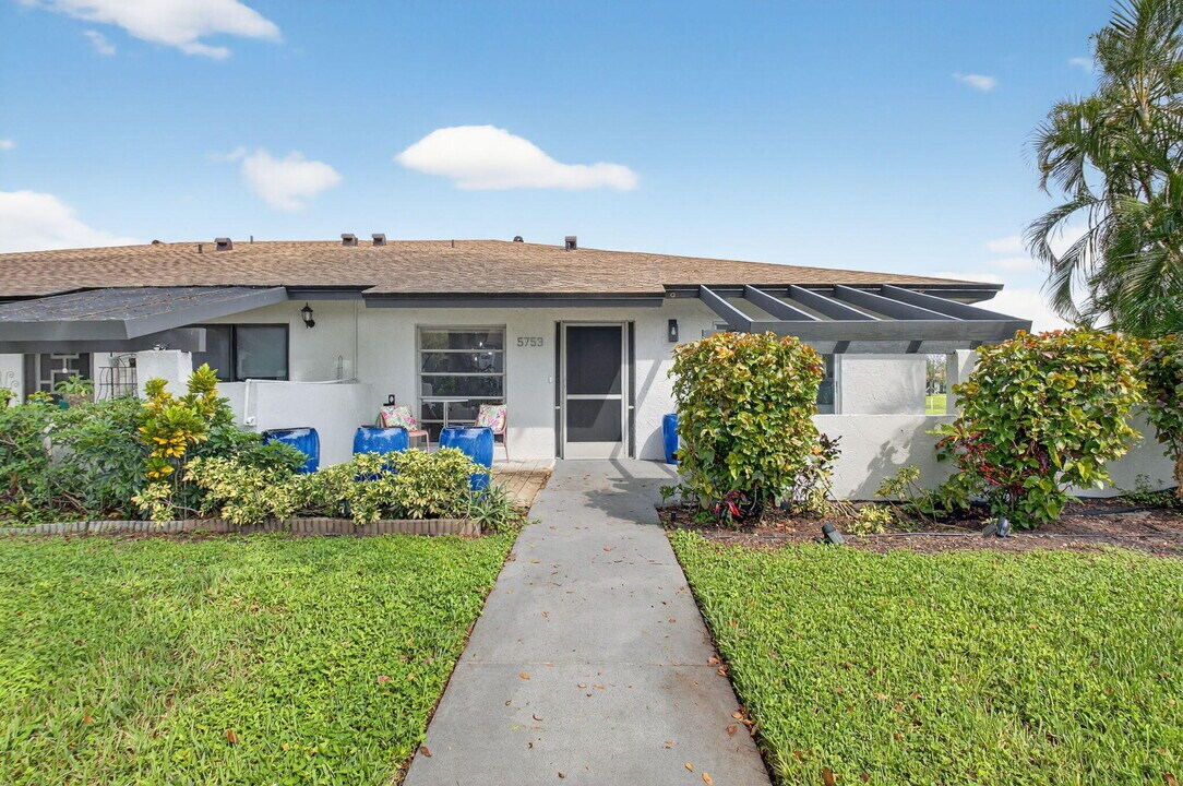 5753 Spindle Palm Ct in Delray Beach, FL - Building Photo