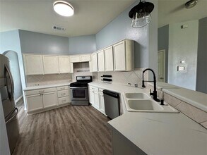 108 N Pauley Dr in Hutto, TX - Building Photo - Building Photo