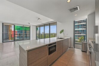 1300 S Miami Ave, Unit 1706 in Miami, FL - Building Photo - Building Photo