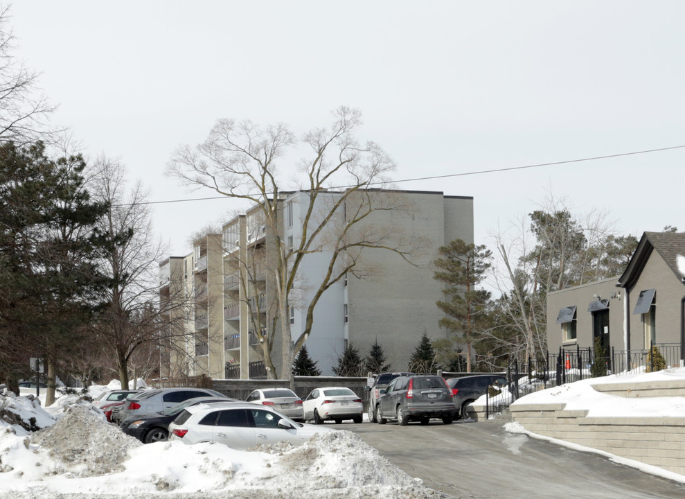 Park Lane Towers in Cambridge, ON - Building Photo