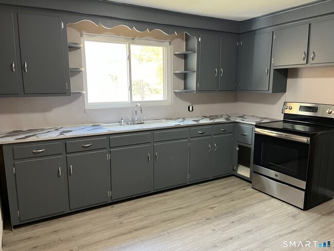 property at 195 Valley St