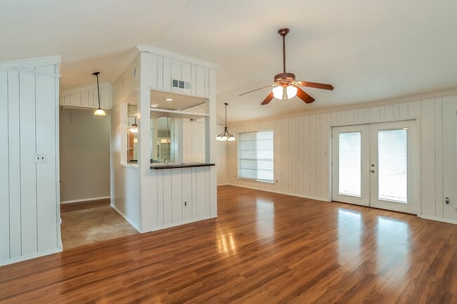 613 W Castle Harbour Dr in Friendswood, TX - Building Photo - Building Photo