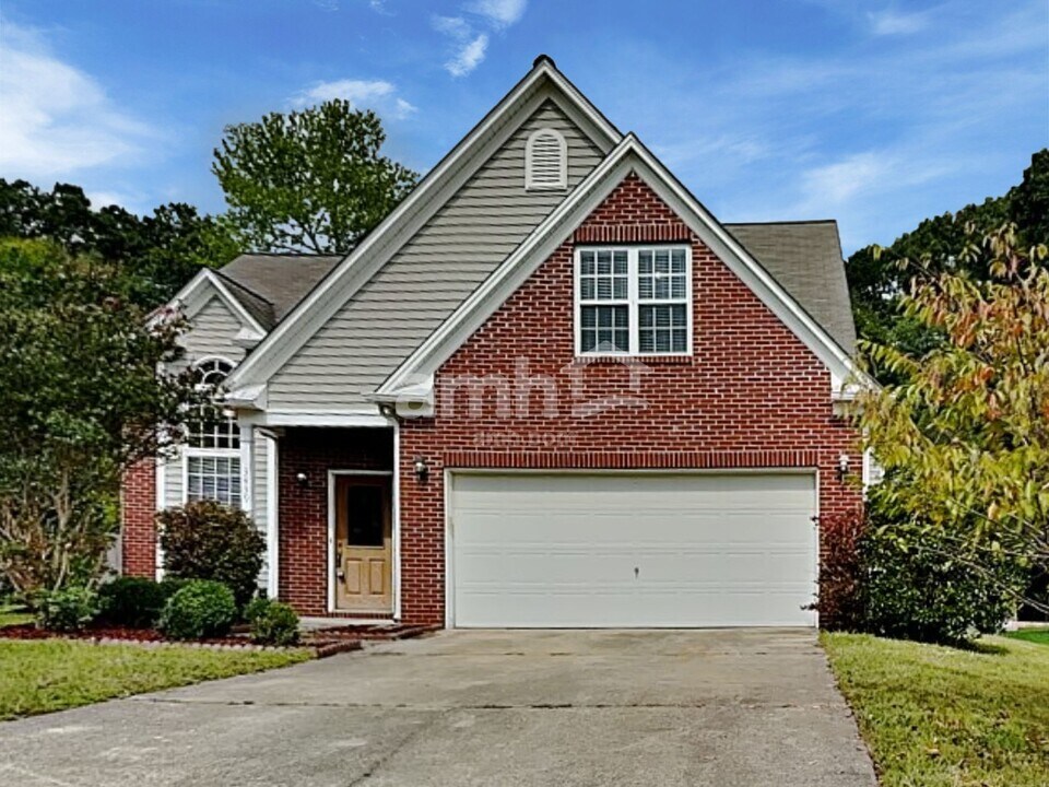 3439 Silverlake Ct in Jamestown, NC - Foto de edificio