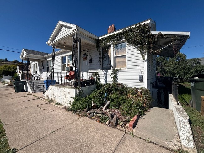 property at 618-624 W Wyeth St
