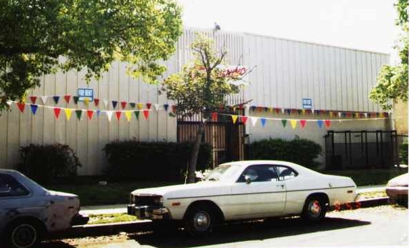 Las Brisas Terrace in Van Nuys, CA - Building Photo