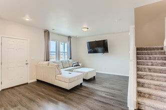 10565 Paris St in Commerce City, CO - Foto de edificio - Building Photo