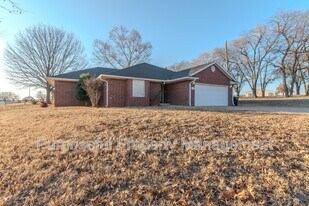 607 Bob White Dr in Purcell, OK - Building Photo