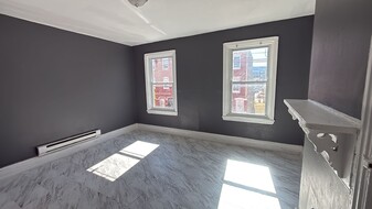 2031 W Oxford St, Unit 2 in Philadelphia, PA - Building Photo