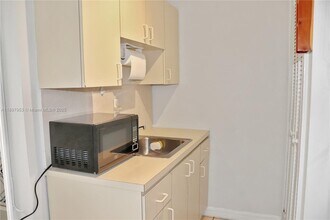 1000 SW 140th Ave in Miami, FL - Building Photo - Building Photo