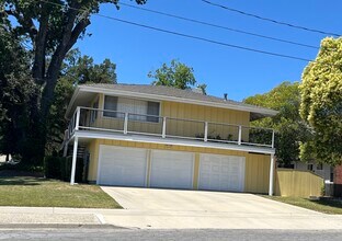 513 28th St, Unit 2Bed 1Bath Triplex Apt. in Paso Robles, CA - Building Photo - Building Photo