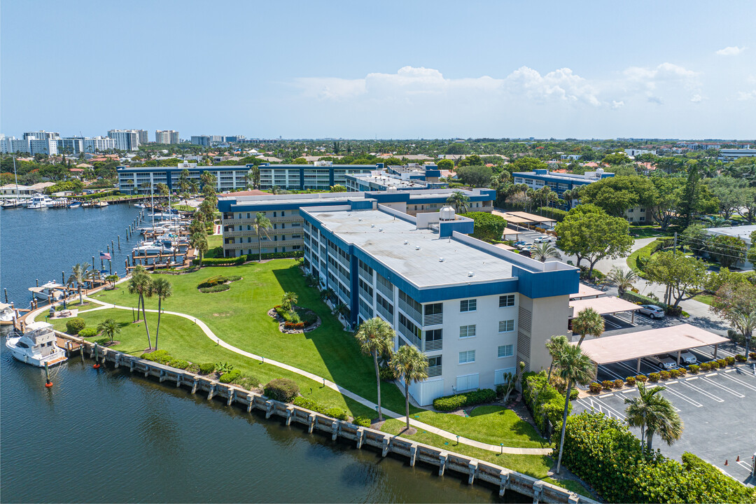 Tropic Harbor in Delray Beach, FL - Foto de edificio