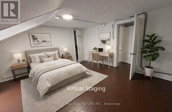 132 Dundas St E in Toronto, ON - Building Photo - Building Photo