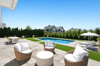 50 Rosko Ln in Southampton, NY - Building Photo - Building Photo