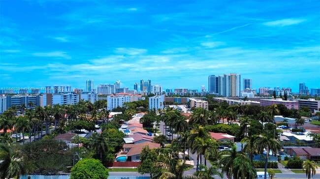 907 NE 3rd St in Hallandale Beach, FL - Building Photo - Building Photo