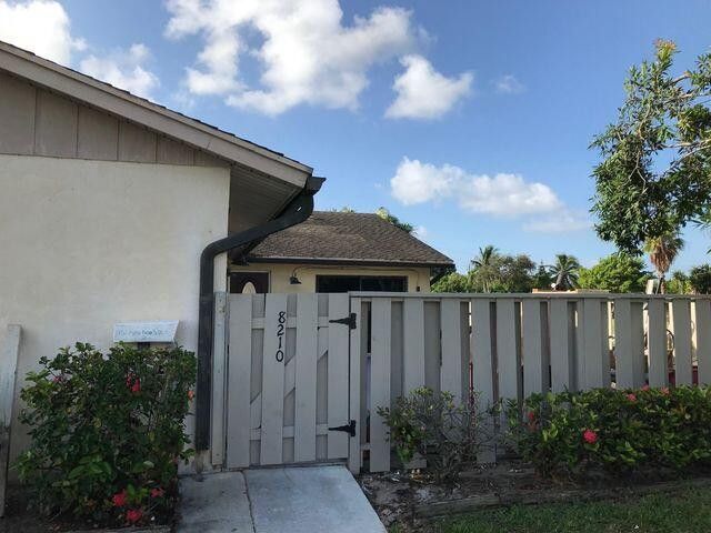 8210 Ambach Way in Hypoluxo, FL - Building Photo - Building Photo