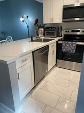 9430 Poinciana Pl in Davie, FL - Building Photo - Building Photo