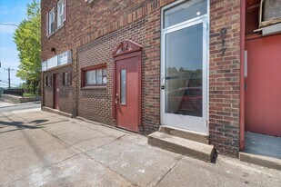 915 Chartiers Ave in Pittsburgh, PA - Building Photo