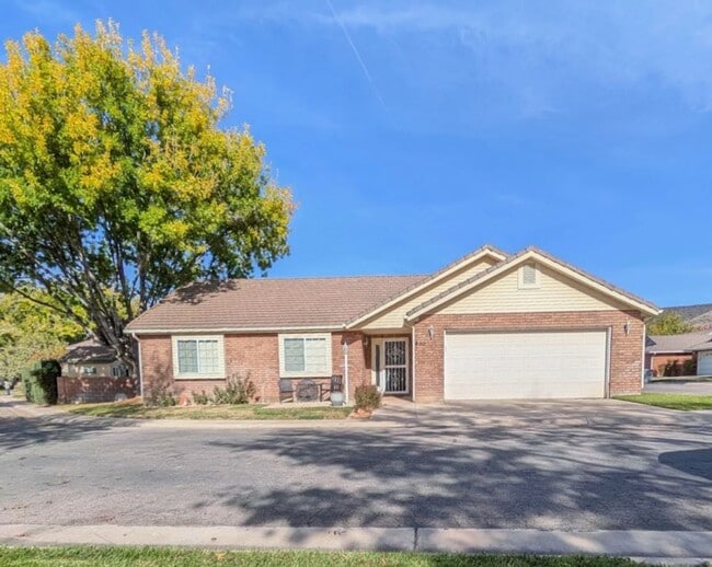 property at 351 S Valley View Dr