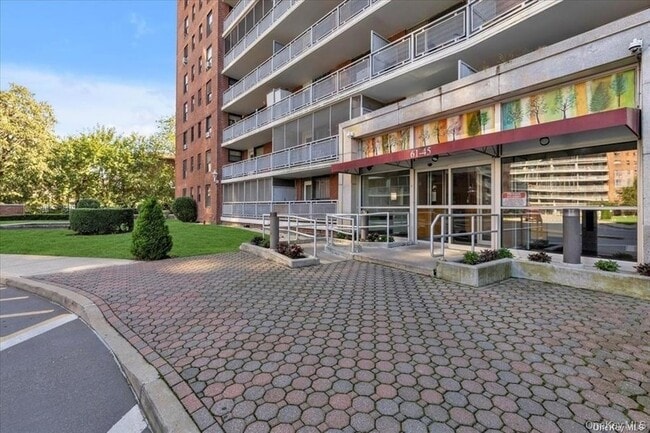 61-45 98th St, Unit 10L in Queens, NY - Building Photo - Building Photo