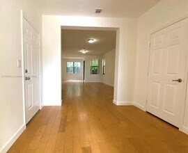 10306 NW 70th Terrace in Doral, FL - Building Photo - Building Photo