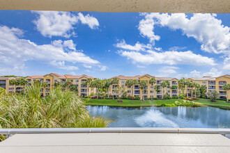 100 Uno Lago Dr in North Palm Beach, FL - Foto de edificio - Building Photo