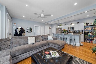 4 Sumner Sq, Unit 3 in Boston, MA - Foto de edificio - Building Photo