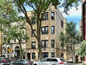 655 W Roscoe St, Unit A07W in Chicago, IL - Building Photo - Building Photo
