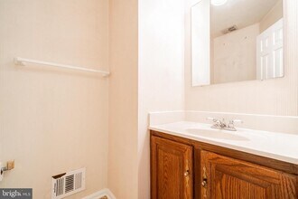 7711 Shootingstar Dr in West Springfield, VA - Building Photo - Building Photo