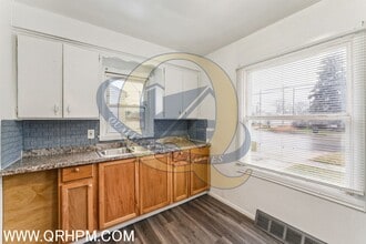 991 S Ballenger Hwy in Flint, MI - Building Photo - Building Photo