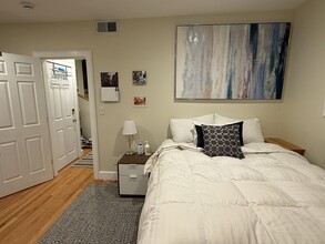 18 Durham St, Unit 1 in Boston, MA - Foto de edificio - Building Photo