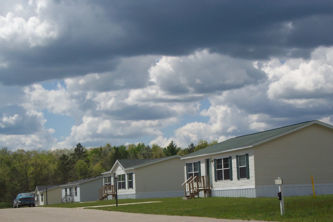 Circle Drive Mobile Home in Big Rapids, MI - Building Photo