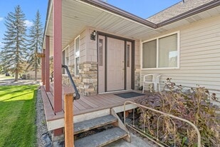 1005 N 3rd St E in Chewelah, WA - Building Photo