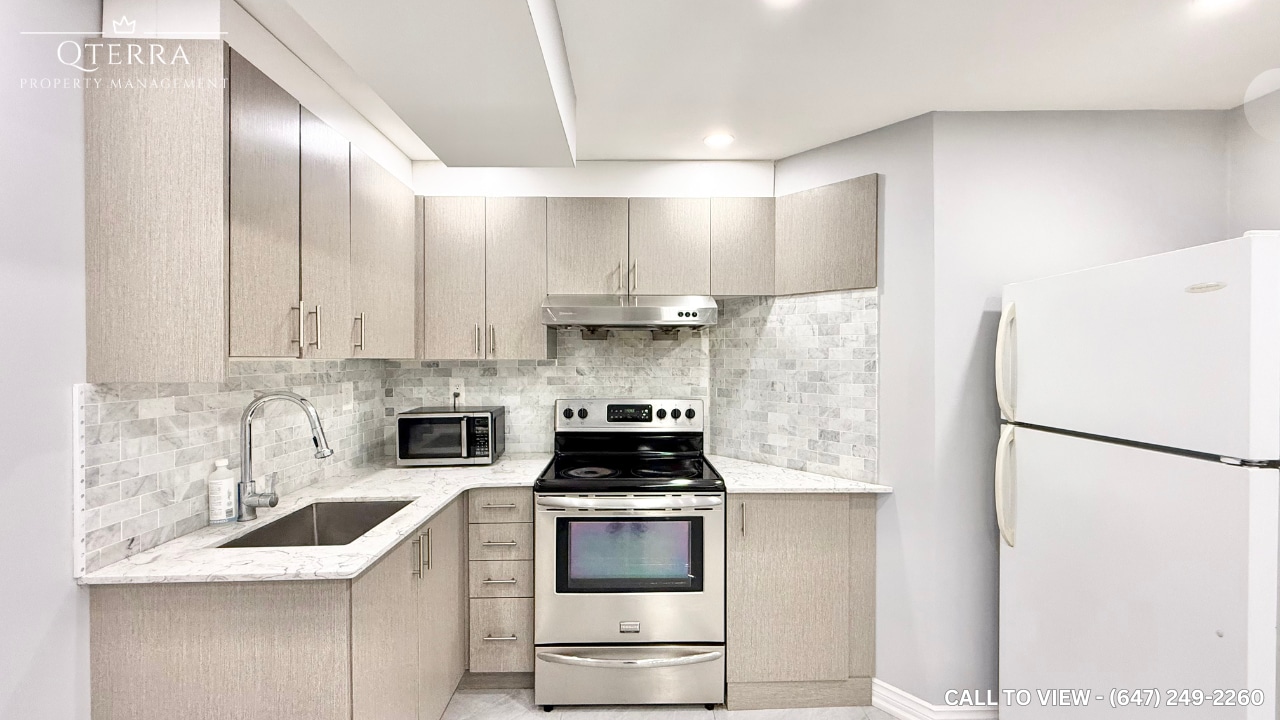 59 Trumpeter St in Toronto, ON - Building Photo