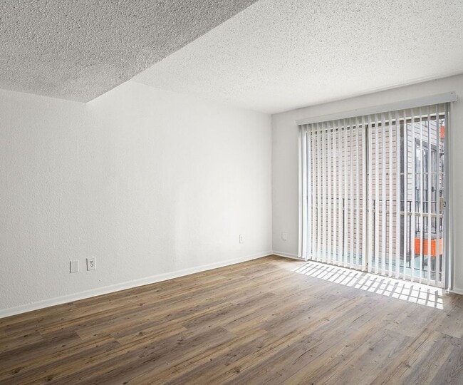 2111 Holly Hall St in Houston, TX - Building Photo - Building Photo