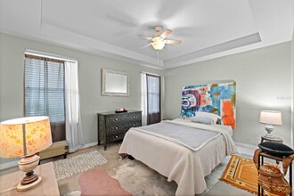 1112 Lake Shore Ranch Dr in Seffner, FL - Foto de edificio - Building Photo