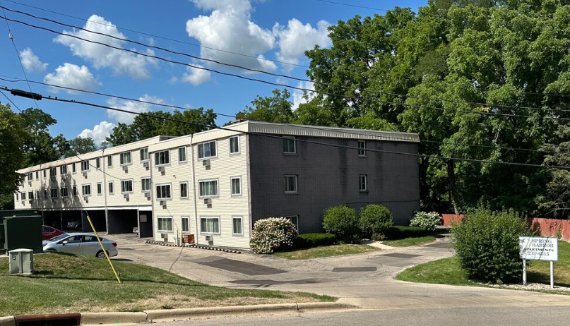 Spring Harbor Apartments in Madison, WI - Building Photo